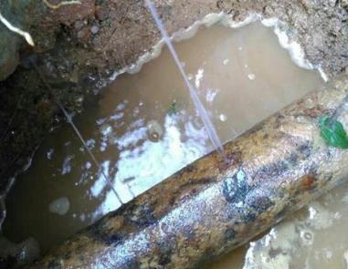 阜新市楼顶渗水维修公司分享下地暖漏水的原因及检测方法。